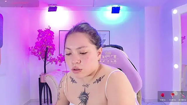 Snapshot of Isa_reel chatting on October 9, 7:34 pm Isa reel online show from October 9, 7:34 pm