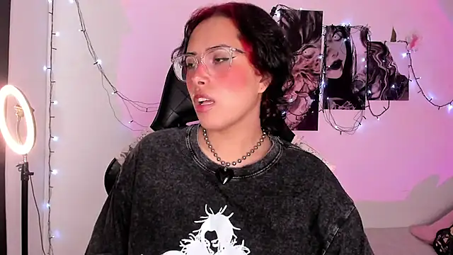 willow poisson online show from September 9, 3:22 pm