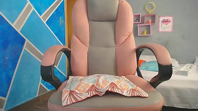 MeganMilF2 online show from February 4, 9:31 pm