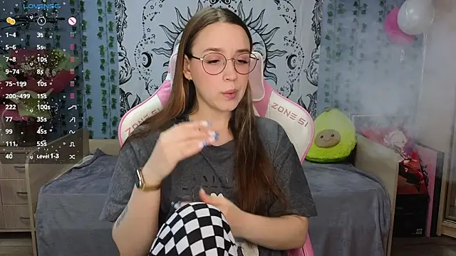 Snapshot of Sweet_frosti chatting on February 1, 4:14 am Sweet frosti online show from February 1, 4:14 am