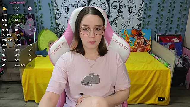 Snapshot of Sweet_frosti chatting on March 17, 2:19 am Sweet frosti online show from March 17, 2:19 am