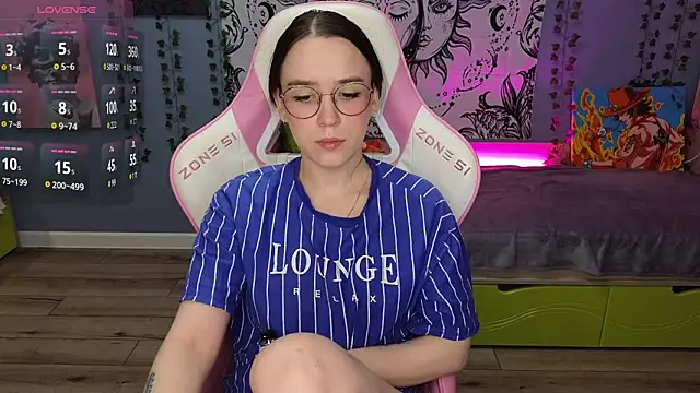 Snapshot of Sweet_frosti chatting on October 3, 2:08 am Sweet frosti online show from October 3, 2:08 am
