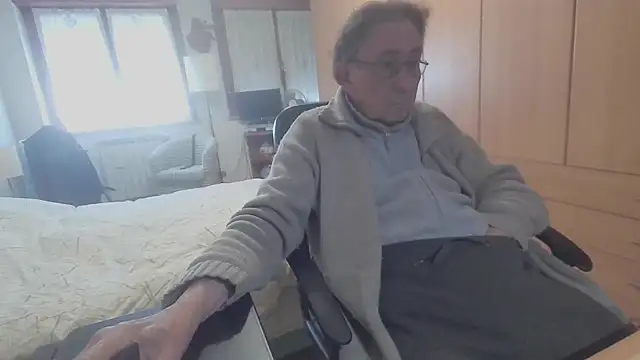 Snapshot of papillonhotofficial chatting on March 2, 10:03 am papillonhotofficial online show from March 2, 10:03 am