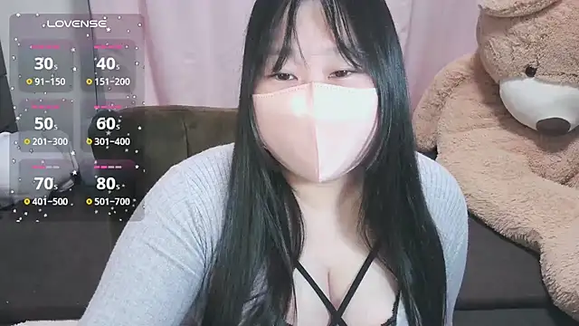 Snapshot of yuinyan3150 chatting on May 17, 8:49 pm yuinyan3150 online show from May 17, 8:49 pm