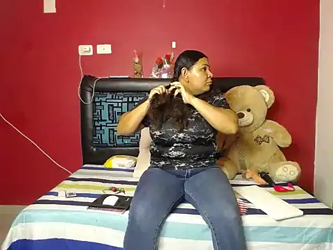 Snapshot of karolhot916 chatting on February 25, 12:09 am karolhot916 online show from February 25, 12:09 am