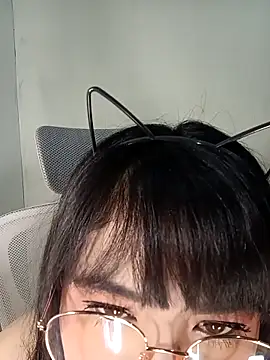 Snapshot of Chall_mee chatting on February 1, 8:51 pm Chall mee online show from February 1, 8:51 pm