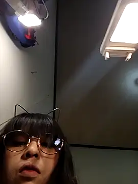 Snapshot of Chall_mee chatting on March 1, 5:59 pm Chall mee online show from March 1, 5:59 pm