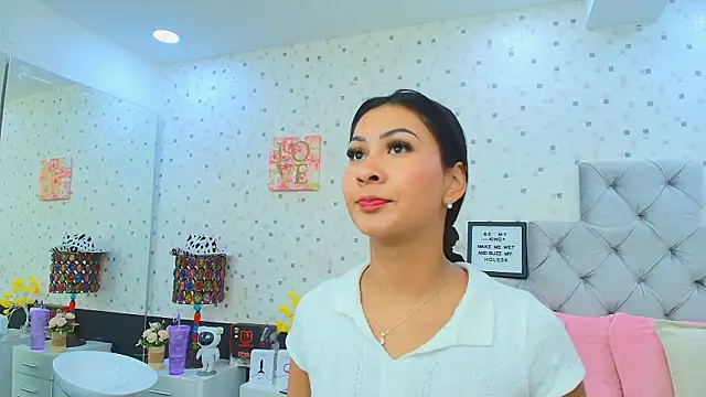 JulietaReyess online show from September 10, 11:43 am