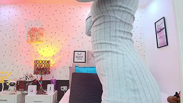 JulietaReyess online show from January 13, 11:59 am