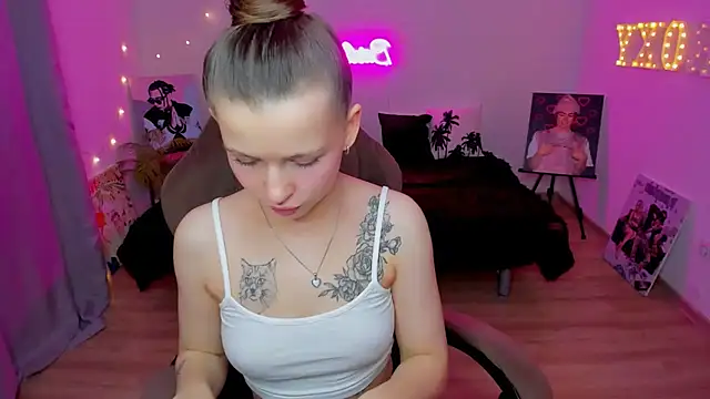 HelloRoxy online show from November 3, 7:15 pm