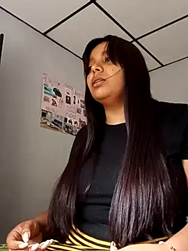 Snapshot of stefanie010 chatting on February 3, 8:35 pm stefanie010 online show from February 3, 8:35 pm