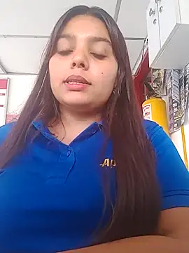 Snapshot of stefanie010 chatting on March 13, 8:43 pm stefanie010 online show from March 13, 8:43 pm