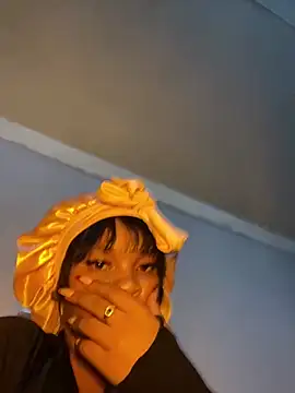 YellowHoneyDip online show from February 28, 2:42 am