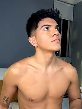 santiago 01 online show from September 26, 1:09 am