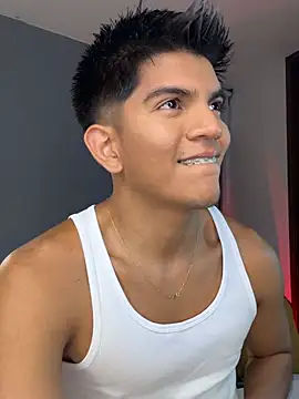 Snapshot of santiago_01 chatting on January 17, 12:37 am santiago 01 online show from January 17, 12:37 am