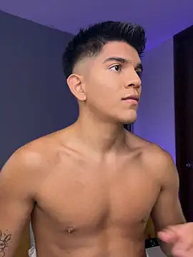 Snapshot of santiago_01 chatting on February 6, 11:30 pm santiago 01 online show from February 6, 11:30 pm