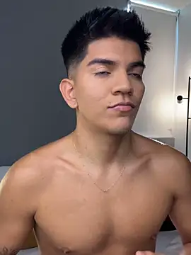 Snapshot of santiago_01 chatting on February 21, 9:49 pm santiago 01 online show from February 21, 9:49 pm