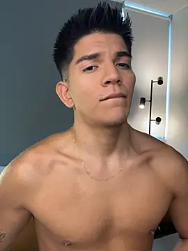 Snapshot of santiago_01 chatting on February 23, 9:23 pm santiago 01 online show from February 23, 9:23 pm