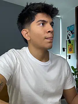 Snapshot of santiago_01 chatting on June 7, 8:45 pm santiago 01 online show from June 7, 8:45 pm