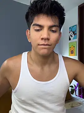 Snapshot of santiago_01 chatting on June 10, 8:41 pm santiago 01 online show from June 10, 8:41 pm