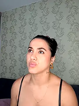 Snapshot of Bella_Fior chatting on June 12, 12:31 am Bella Fior online show from June 12, 12:31 am