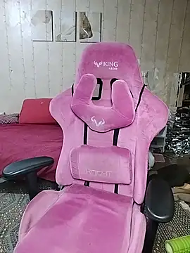 DenisHailey online show from April 16, 8:09 pm