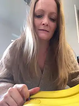 HoneyBluex online show from February 5, 1:44 pm