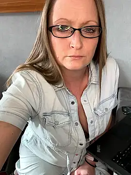 HoneyBluex online show from February 4, 12:44 pm