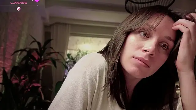 Snapshot of moon_deity_ chatting on December 10, 7:26 am moon deity online show from December 10, 7:26 am