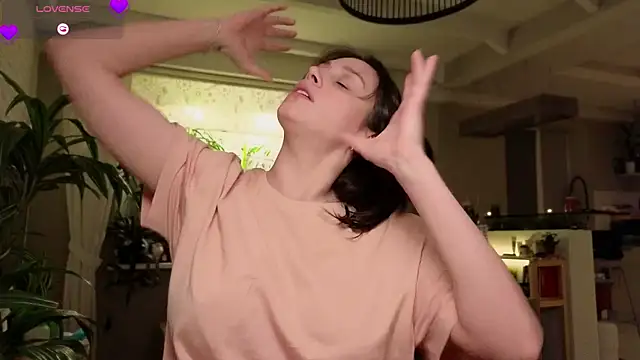 Snapshot of moon_deity_ chatting on December 12, 2:11 pm moon deity online show from December 12, 2:11 pm