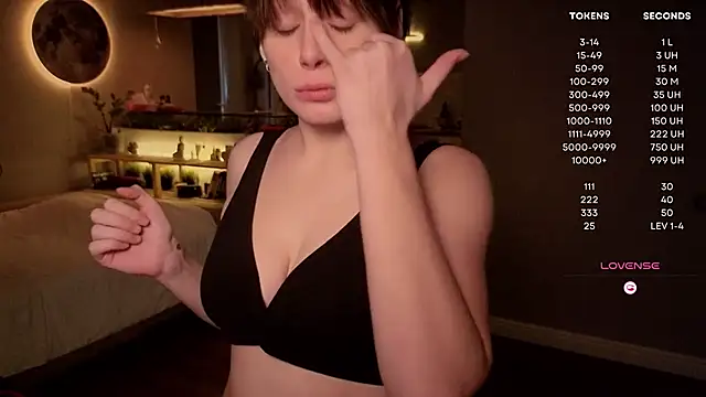 Snapshot of moon_deity_ chatting on October 13, 2:39 pm moon deity online show from October 13, 2:39 pm