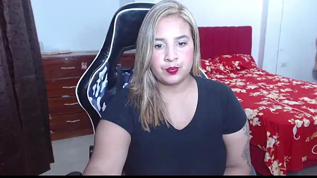 Snapshot of KathyHardcore69 chatting on November 21, 1:59 am KathyHardcore69 online show from November 21, 1:59 am