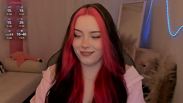 CoralineKeyns online show from March 26, 5:24 am