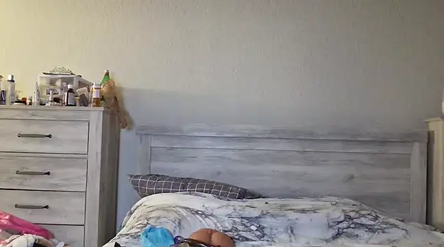 Carmen Cream online show from December 15, 7:24 am