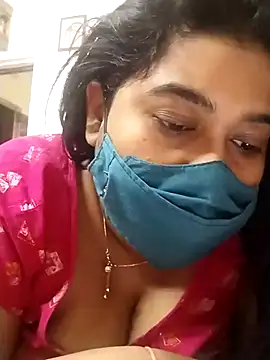 Snapshot of indianlisa5 chatting on February 15, 5:19 am indianlisa5 online show from February 15, 5:19 am