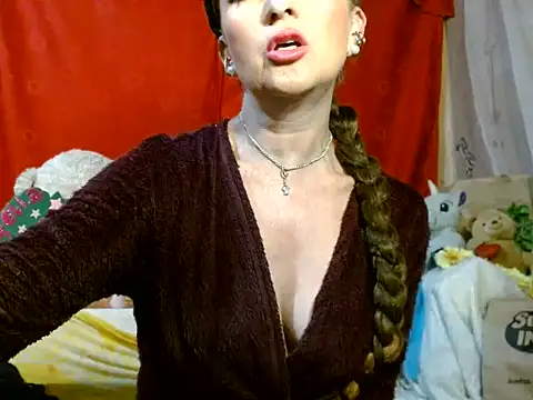 hottieperla online show from June 7, 4:00 pm
