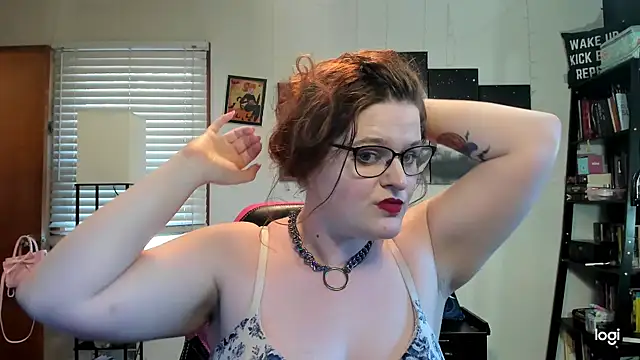 naughtylittlebella online show from December 19, 8:27 pm