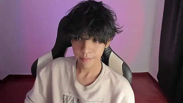 Snapshot of Alan26_ chatting on January 16, 12:45 am Alan26 online show from January 16, 12:45 am