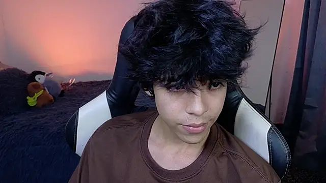 Alan26  online show from April 2, 7:17 am