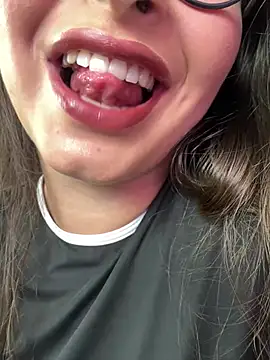 Snapshot of adara_lennox chatting on February 7, 8:23 pm adara lennox online show from February 7, 8:23 pm