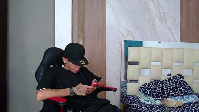 Snapshot of Harry_jhonsson chatting on June 17, 9:27 pm Harry jhonsson online show from June 17, 9:27 pm