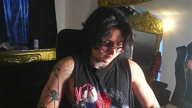 dantecoppolaa  online show from December 31, 7:18 pm