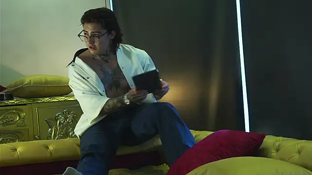 dantecoppolaa  online show from October 5, 8:07 pm