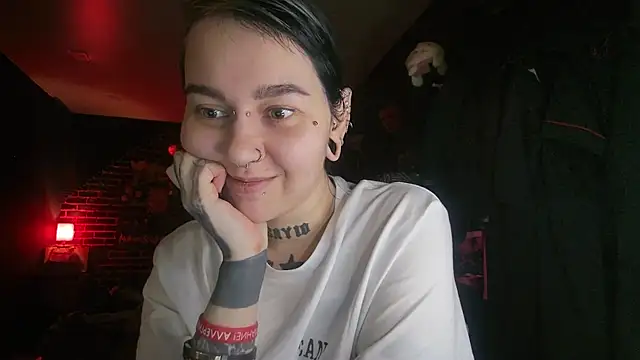 MoorderxDoll online show from December 10, 9:11 pm