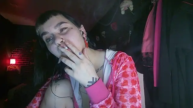 MoorderxDoll online show from December 27, 8:50 pm