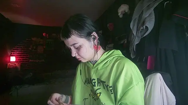 MoorderxDoll online show from December 31, 6:02 pm