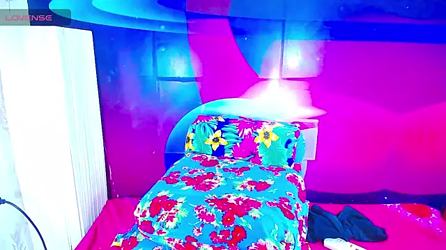 Cristalxxts online show from April 4, 6:27 pm