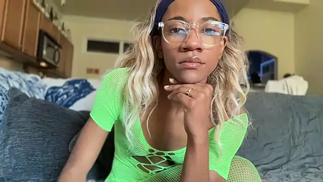 cutiesigh online show from October 9, 2:26 pm