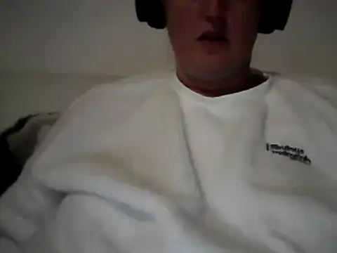 Snapshot of DragoneSFR chatting on February 1, 7:02 pm DragoneSFR online show from February 1, 7:02 pm