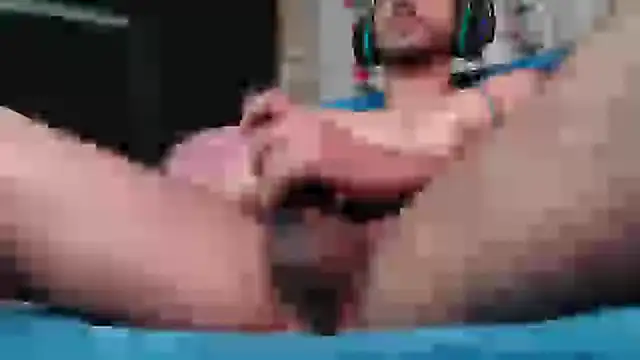 Snapshot of Tommhot chatting on March 8, 8:44 am Tommhot online show from March 8, 8:44 am